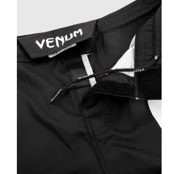 Venum "Light" Fightshorts - BlackWhite 0722 | Vêtements de combat de qualité