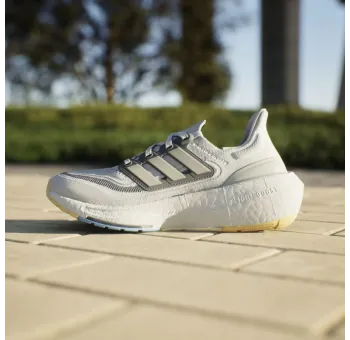 Chaussure Ultraboost Light pour femmes - La chaussure de running la plus légère et dynamique d'Adidas