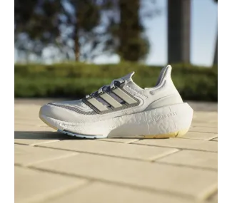 Chaussure Ultraboost Light pour femmes - La chaussure de running la plus légère et dynamique d'Adidas